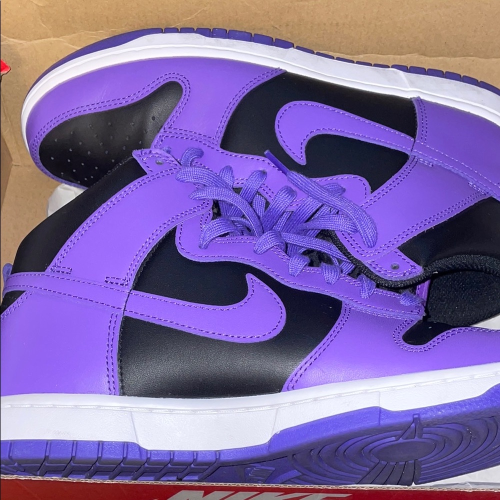 Nike Purple and Black Women's Sneakers